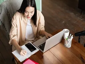 Remote Writing Work that Pays Well in 2025: Top Niches, Rates, and Tips